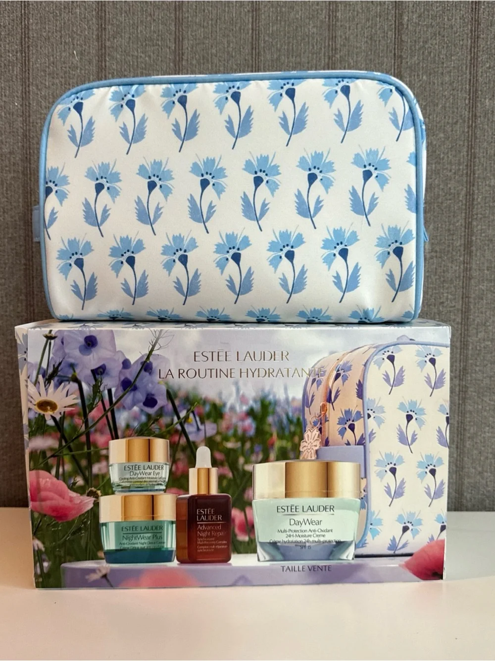Estee Lauder DayWear Hydration 5pc Set — Full-size DayWear Moisturizer Spf 15